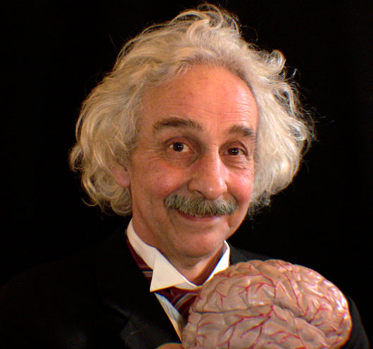 Patrick Mc Manus plays Einstein